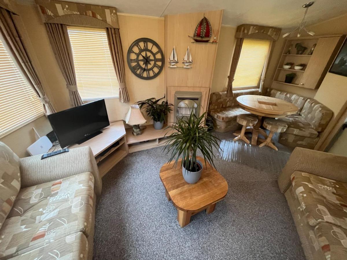 Fulmar 43 ~ Parkdean Holiday Resort Great Yarmouth Buitenkant foto