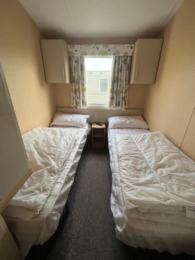 Fulmar 43 ~ Parkdean Holiday Resort Great Yarmouth Buitenkant foto